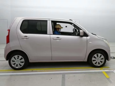 Suzuki WAGON R  с аукциона в Японии