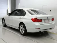 BMW 3-Series лот № 38061 оценка 4  с аукциона в Японии 5