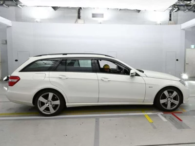 Mercedes-Benz E CLASS WAGON