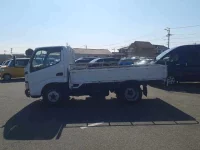 Toyota DYNA лот № 70002 оценка 4  с аукциона в Японии 3