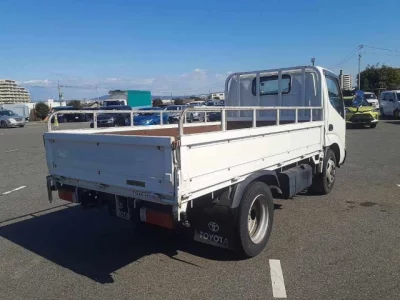 Toyota DYNA  с аукциона в Японии