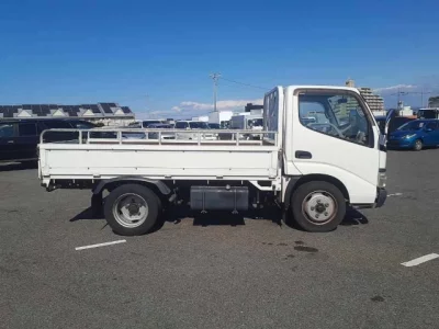 Toyota DYNA  с аукциона в Японии