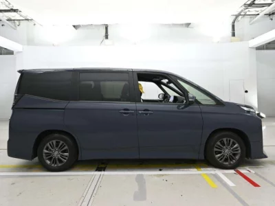 Toyota VOXY  с аукциона в Японии