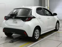Toyota YARIS лот № 30493 оценка R  с аукциона в Японии 1