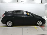 Toyota PRIUS ALPHA лот № 30455 оценка 3.5  с аукциона в Японии 2
