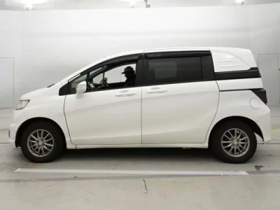 Toyota COROLLA RUMION  с аукциона в Японии