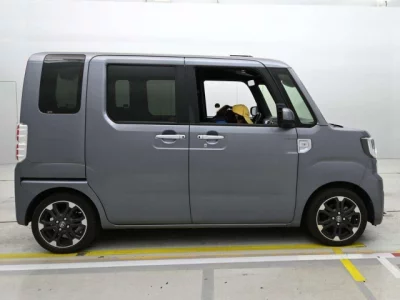 Toyota PIXIS MEGA
