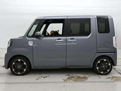 Toyota Pixis Mega