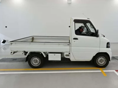 Nissan CLIPPER TRUCK