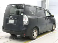 Toyota VOXY лот № 90451 оценка 3.5  с аукциона в Японии 1
