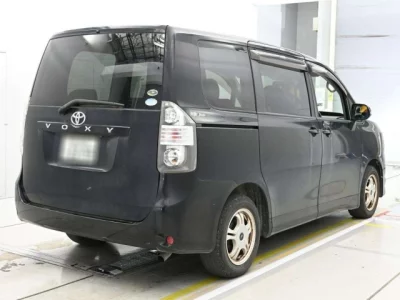 Toyota VOXY  с аукциона в Японии