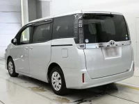 Toyota VOXY лот № 90468 оценка 3.5  с аукциона в Японии 5