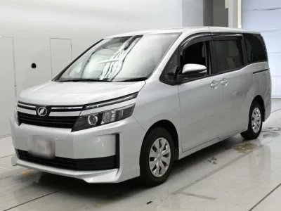 Toyota VOXY  с аукциона в Японии