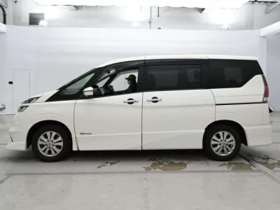 Nissan SERENA  с аукциона в Японии