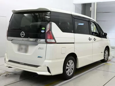 Nissan SERENA  с аукциона в Японии