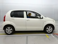 Toyota PASSO лот № 10262 оценка 4  с аукциона в Японии 2