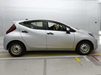 Toyota AQUA лот № 30627 оценка 4  с аукциона в Японии 2