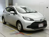 Toyota AQUA лот № 30627 оценка 4  с аукциона в Японии 4