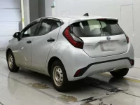 Toyota AQUA лот № 30627 оценка 4  с аукциона в Японии 5