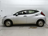 Toyota AQUA лот № 30627 оценка 4  с аукциона в Японии 3