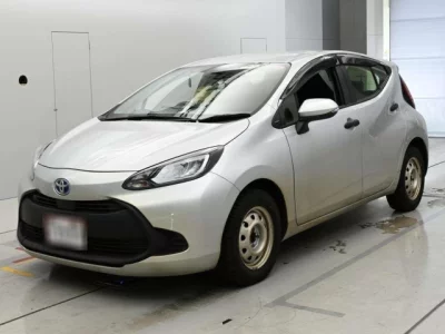 Toyota AQUA  с аукциона в Японии