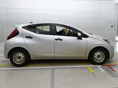 Toyota AQUA  с аукциона в Японии