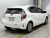 Toyota AQUA лот № 30654 оценка 3.5  с аукциона в Японии 1