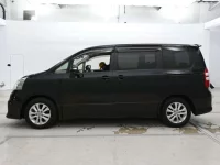 Toyota NOAH лот № 30647 оценка 3.5  с аукциона в Японии 3