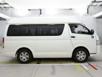 Toyota HIACE VAN лот № 30648 оценка 3.5  с аукциона в Японии 2