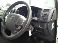 Toyota HIACE VAN лот № 30648 оценка 3.5  с аукциона в Японии 8