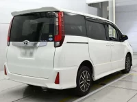 Toyota NOAH лот № 90484 оценка 3.5  с аукциона в Японии 1