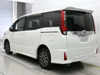 Toyota NOAH лот № 90484 оценка 3.5  с аукциона в Японии 5