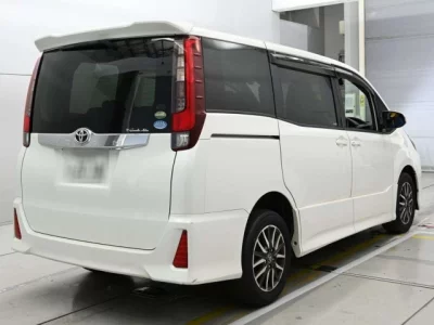 Toyota NOAH  с аукциона в Японии
