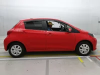 Toyota VITZ лот № 30658 оценка 3.5  с аукциона в Японии 2