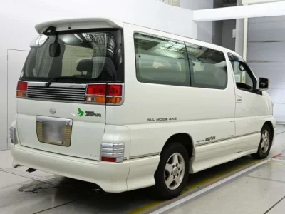 Nissan ELGRAND  с аукциона в Японии