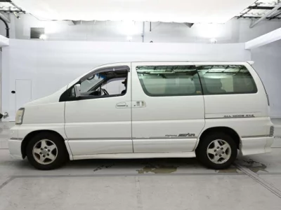 Nissan ELGRAND  с аукциона в Японии