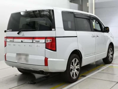 Mitsubishi Delica D:5