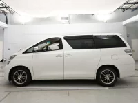 Toyota VELLFIRE лот № 30697 оценка 4  с аукциона в Японии 3