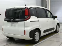 Toyota SIENTA лот № 36503 оценка 4  с аукциона в Японии 1