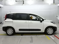 Toyota SIENTA лот № 36503 оценка 4  с аукциона в Японии 2