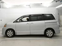 Toyota VOXY лот № 90589 оценка 3  с аукциона в Японии 3