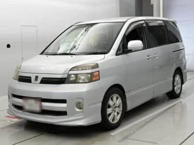 Toyota VOXY  с аукциона в Японии