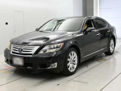 Lexus LS  с аукциона в Японии
