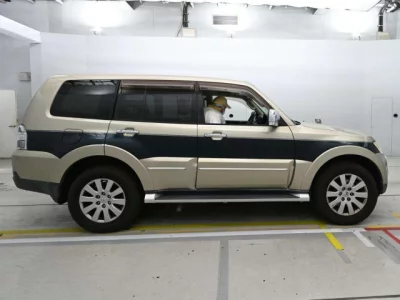 Mitsubishi PAJERO