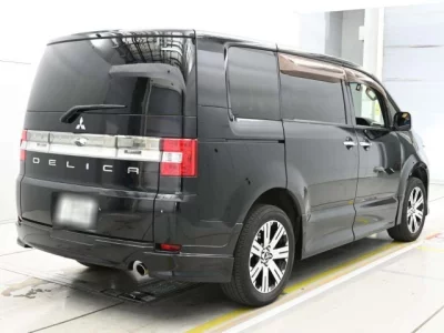 Mitsubishi Delica D:5