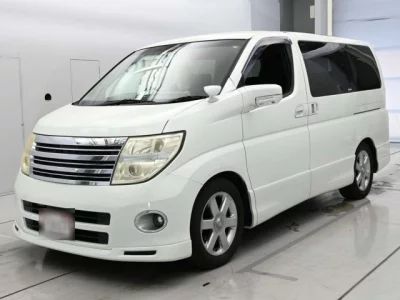 Nissan ELGRAND  с аукциона в Японии
