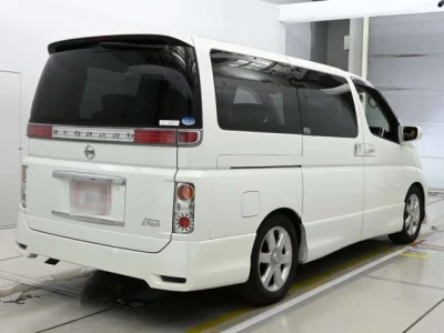 Nissan ELGRAND  с аукциона в Японии