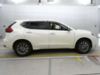 Nissan X-TRAIL лот № 30758 оценка 4  с аукциона в Японии 2