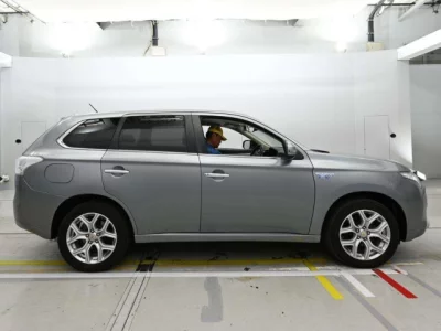 Mitsubishi OUTLANDER PHEV