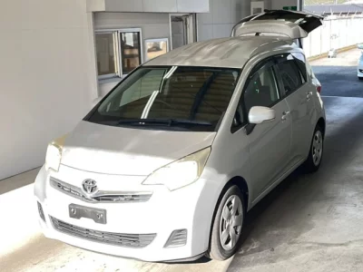 Toyota RACTIS  с аукциона в Японии